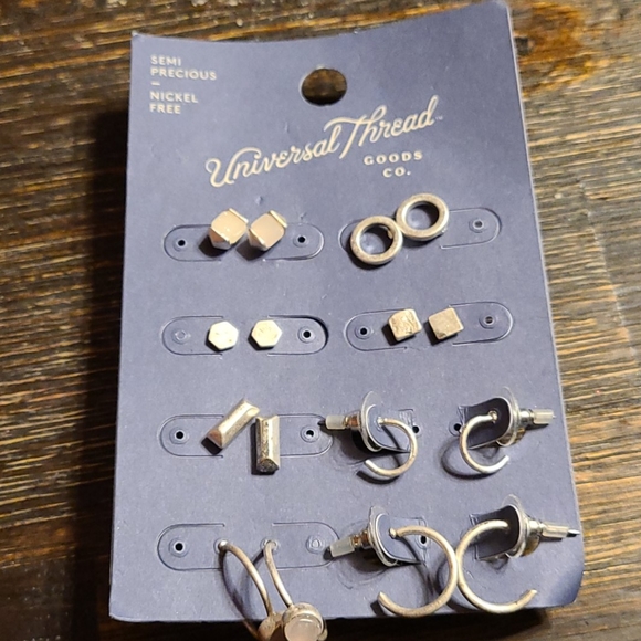 Earrings - Picture 2 of 7